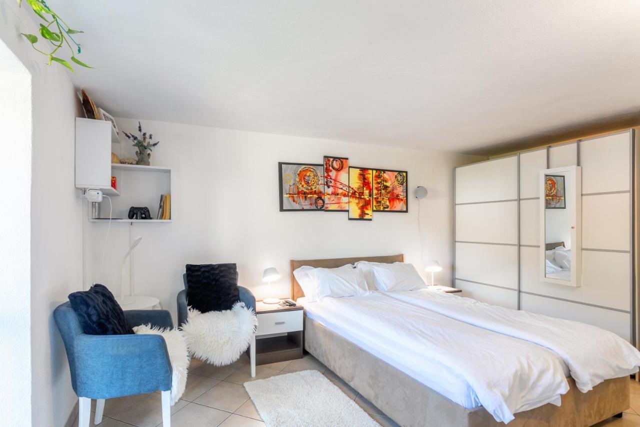 Ivica Apartment ฮวาร์ ภายนอก รูปภาพ