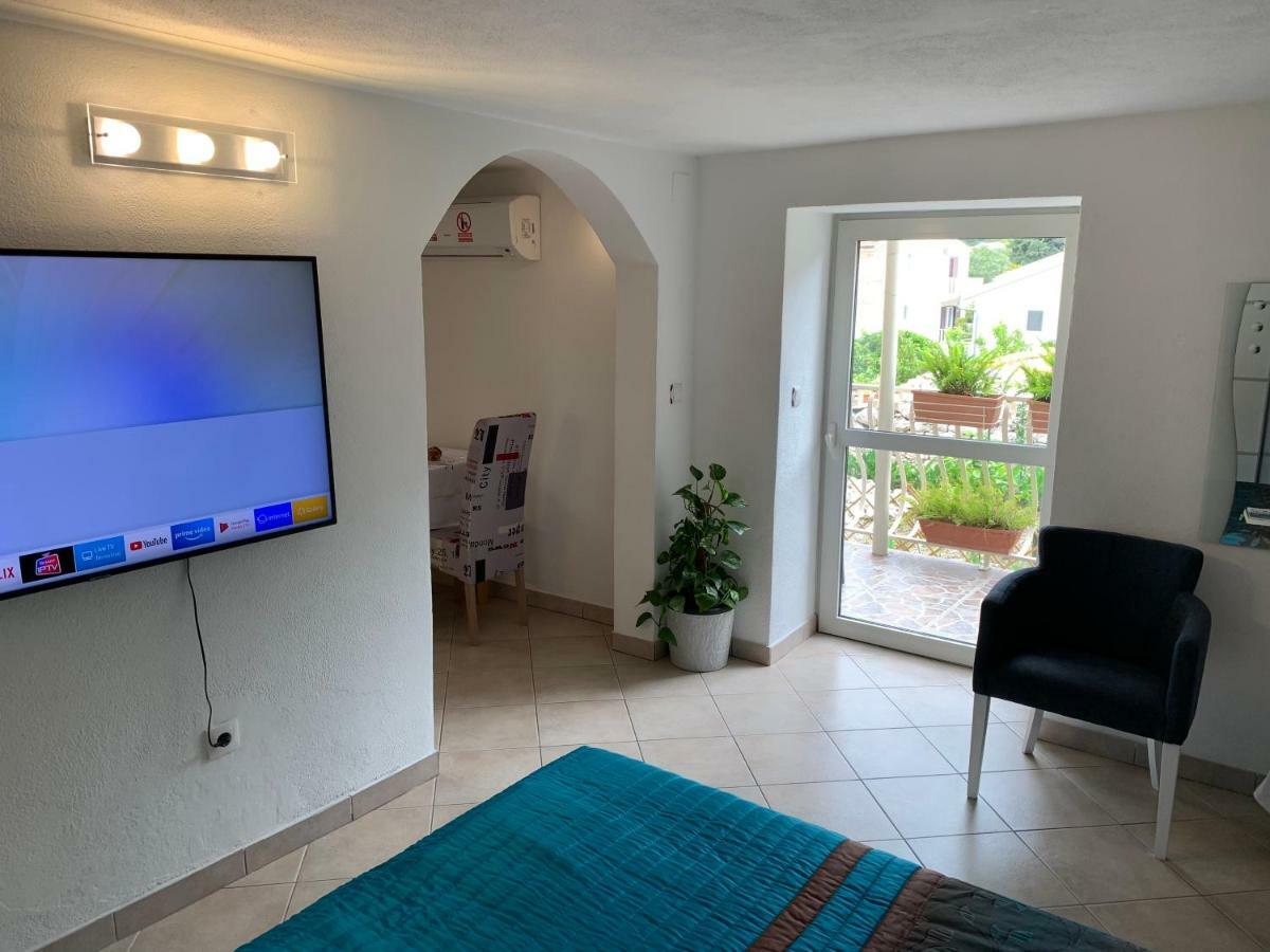 Ivica Apartment ฮวาร์ ภายนอก รูปภาพ